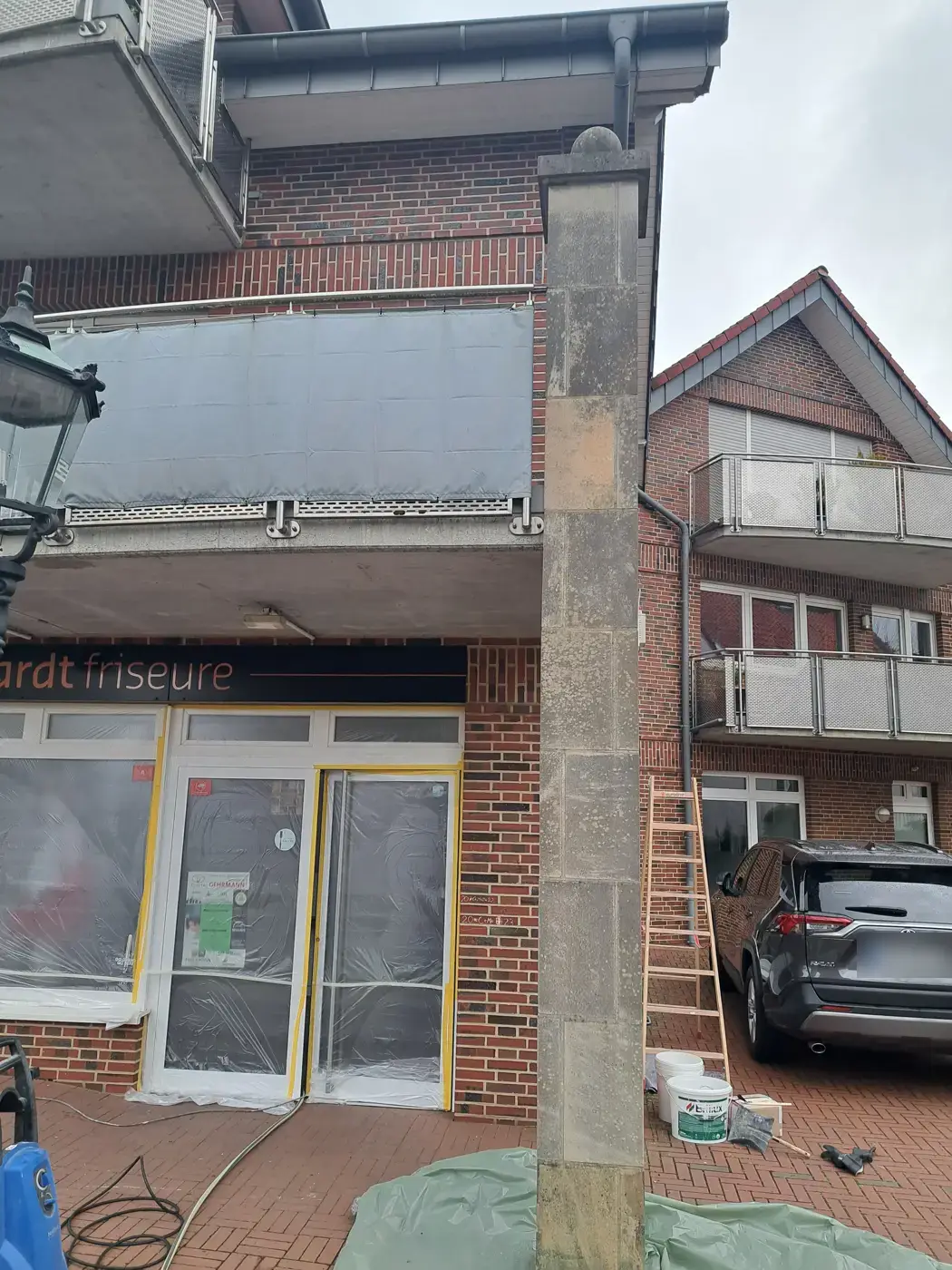 Natursteinsäule vorher
